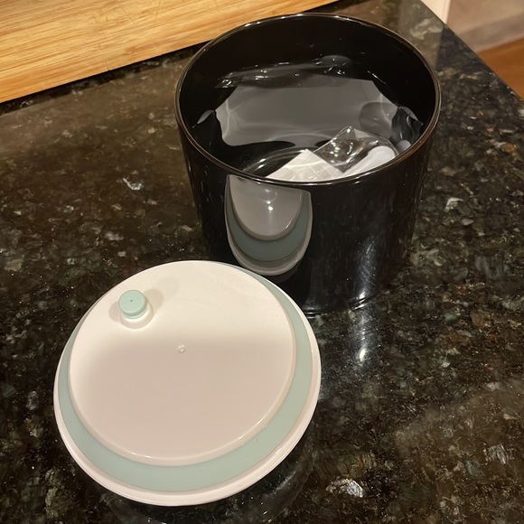 Ceramic Food Storage Container NWT - Picture 6 of 6